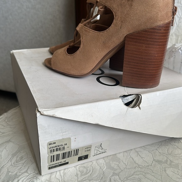 Aldo Size 9 Legarewiel Tan Sandals (lightly worn) Great Condition - Picture 3 of 6